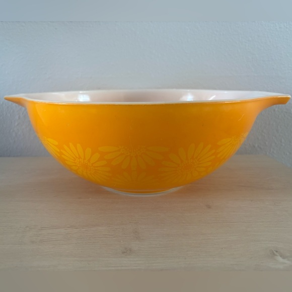 VINTAGE 1960s Pyrex 4 Qt Orange "Daisy" #444 Cinderella Mixing Bowl - Picture 1 of 7